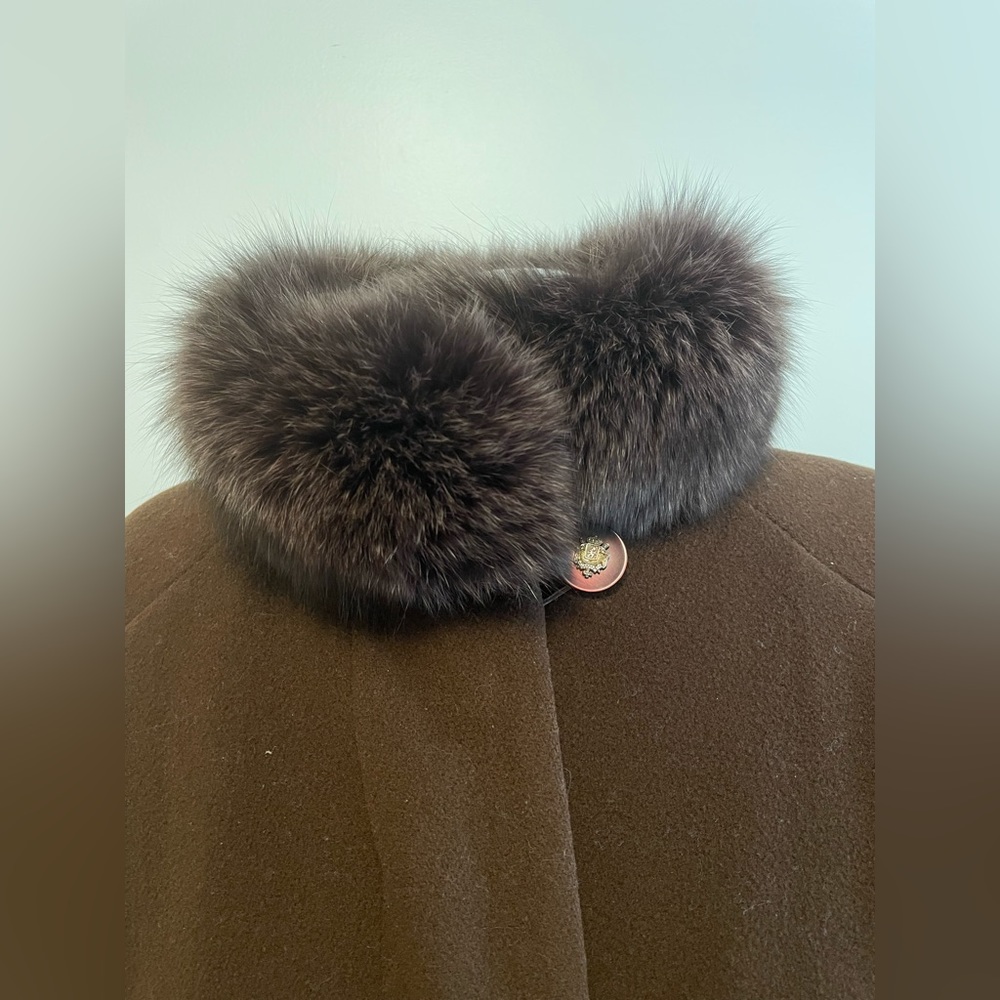 Vintage Wool Coat with Fur neck lining - Picture 9 of 12